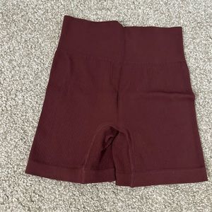 OQQ workout biker shorts - maroon